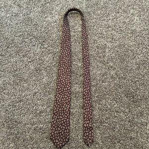 Maroon with tan design tie / Resisto Brand / B25